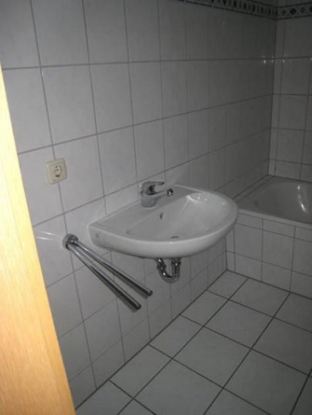 Chemnitz Große 2-Zimmer mit Laminat, Wannenbad, Stellplatz und Balkon in ruhiger Lage! EBK mgl. Wohnung mieten