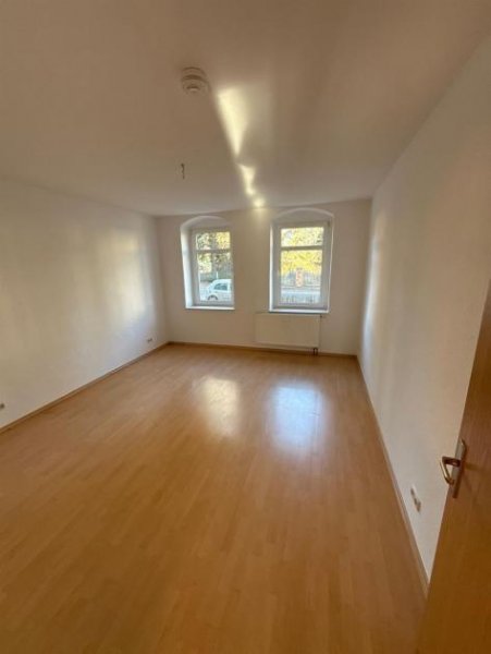 Chemnitz Große 2-Zimmer mit Laminat, Wannenbad, Stellplatz und Balkon in ruhiger Lage! Wohnung mieten