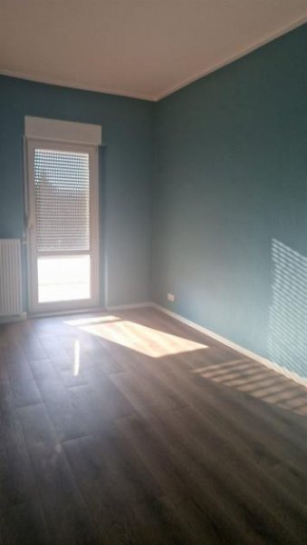 Chemnitz Große 5-Zimmer mit Doppelgarage, Garten, 2xBlk., 2xBad, EBK und Lam. in guter Lage! Wohnung mieten