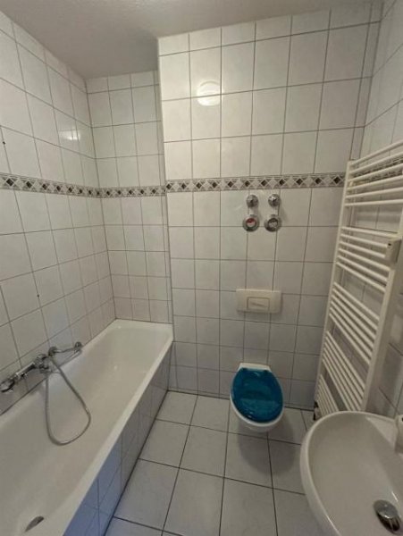 Chemnitz Großzügige 2-Zimmer mit EBK, Laminat, Stellplatz, Balkon und Wanne in zentraler Lage! Wohnung mieten