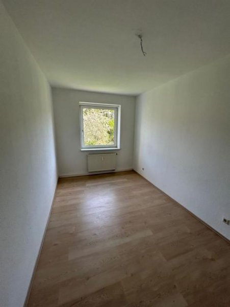 Chemnitz Großzügige 2-Zimmer mit Laminat, Balkon und Wannenbad zum Toppreis in ruhiger Lage! Wohnung mieten