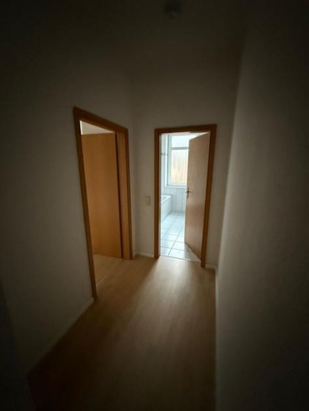 Chemnitz Großzügige 2-Zimmer mit EBK, Laminat, Stellplatz, Balkon und Wanne in zentraler Lage! Wohnung mieten