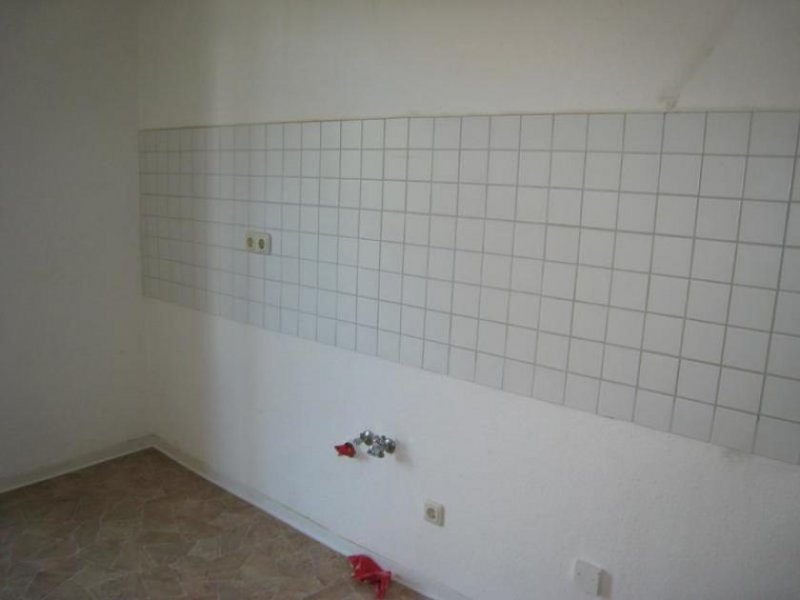 Chemnitz Großzügige 2-Zimmer mit neuer EBK, Laminat, Wannenbad und Balkon in ruhiger Lage! Wohnung mieten