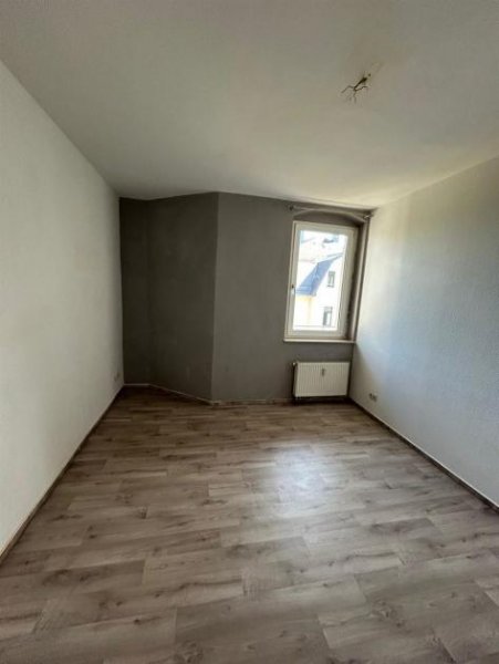 Chemnitz Großzügige 2-Zimmer mit EBK, Laminat, Stellplatz, Balkon und Wanne in zentraler Lage! Wohnung mieten