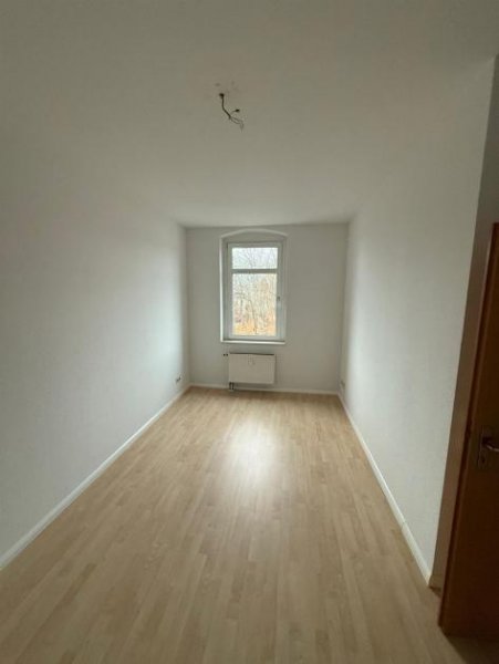 Chemnitz Großzügige 2-Zimmer mit EBK, Laminat, Stellplatz, Balkon und Wanne in zentraler Lage! Wohnung mieten