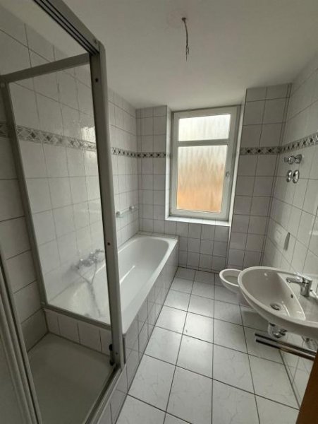 Chemnitz Großzügige 2-Zimmer mit EBK, Laminat, Stellplatz, Balkon und Wanne in zentraler Lage! Wohnung mieten