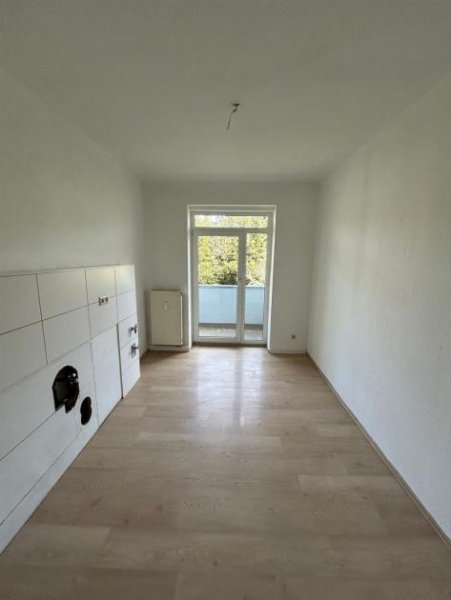 Chemnitz Großzügige 2-Zimmer mit Laminat, Balkon und Wannenbad zum Toppreis in ruhiger Lage! Wohnung mieten