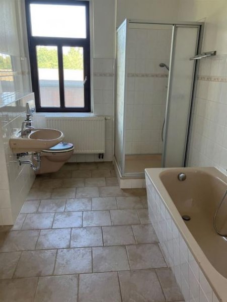 Chemnitz Großzügige 2,5-Zimmer mit Terrasse, Wanne, Dusche und Laminat und in guter Lage! Wohnung mieten