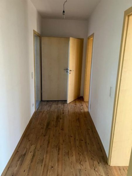 Chemnitz Großzügige 2,5-Zimmer mit Terrasse, Wanne, Dusche und Laminat und in guter Lage! Wohnung mieten