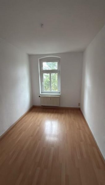Chemnitz Großzügige 4-Zimmer mit Laminat und Wanne! Wohnung mieten