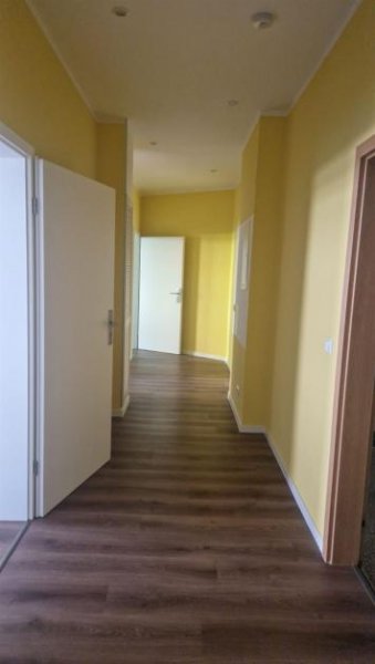 Chemnitz Großzügige 5-Zimmer mit Garage, 2xBalkon, 2xBäder, EBK und Laminat in guter Lage! Wohnung mieten