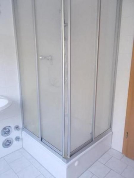 Chemnitz Günstige DG 3-Zimmer mit Laminat und Stellplatz in ruhiger Lage! Wohnung mieten