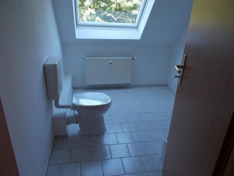 Chemnitz Günstige DG 3-Zimmer mit Laminat und Stellplatz in ruhiger Lage! Wohnung mieten