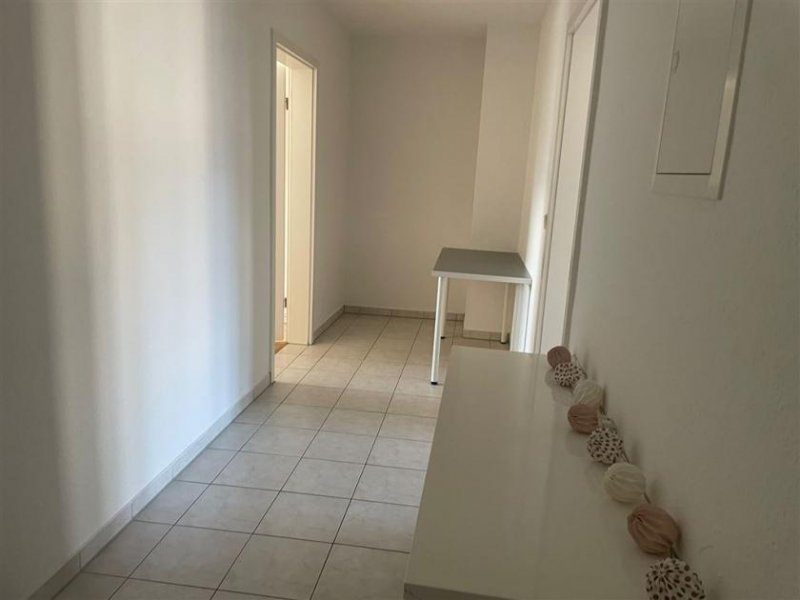 Chemnitz Vollmöblierte und gemütliche DG 3-Zimmer mit Balkon, Laminat und Wanne! Wohnung mieten