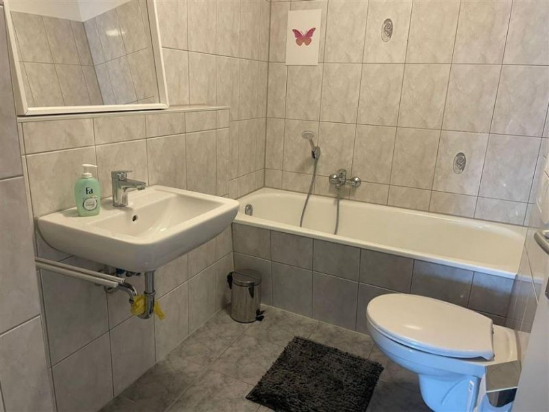 Chemnitz Vollmöblierte und gemütliche DG 3-Zimmer mit Balkon, Laminat und Wanne! Wohnung mieten