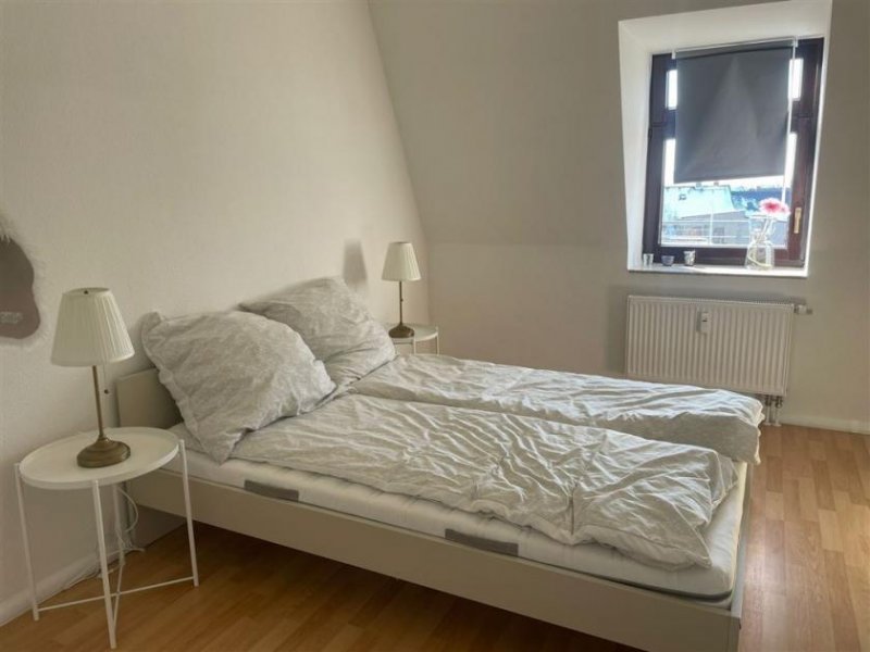 Chemnitz Vollmöblierte und gemütliche DG 3-Zimmer mit Balkon, Laminat und Wanne! Wohnung mieten