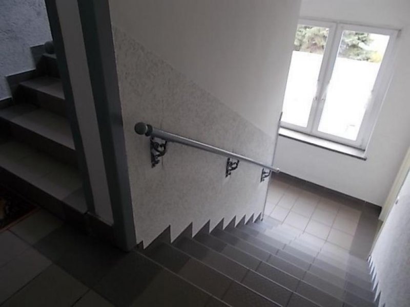 Limbach-Oberfrohna Gemütliche DG 3-Zimmer mit Wanne und Laminat in guter Lage! 3 Monate kaltmietfrei! Wohnung mieten