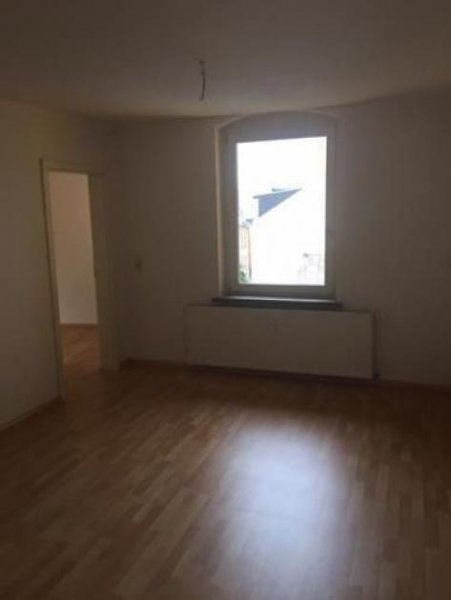 Limbach-Oberfrohna Gemütliche DG 3-Zimmer mit Wanne und Laminat in guter Lage! 3 Monate kaltmietfrei! Wohnung mieten