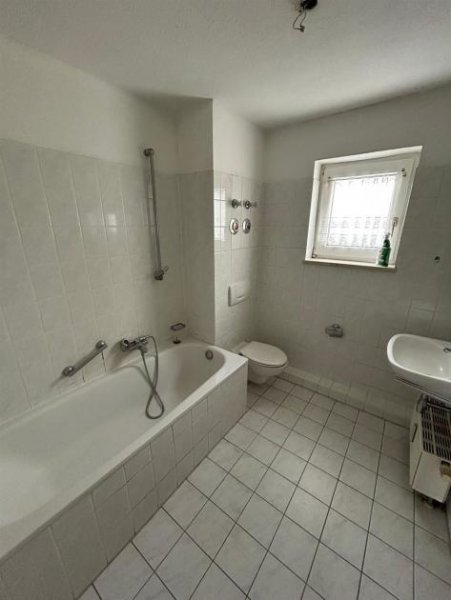 Limbach-Oberfrohna Großzügige 2,5-Zimmer mit Balkon Tageslichtbad und Wanne in guter Lage! Wohnung mieten