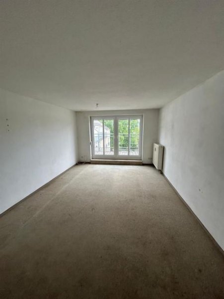 Limbach-Oberfrohna Großzügige 2,5-Zimmer mit Balkon Tageslichtbad und Wanne in guter Lage! Wohnung mieten