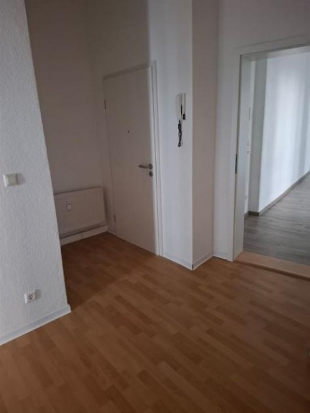 Limbach-Oberfrohna Großzügige 4-Zimmer mit 2xWannenbad, offener Küche und Laminat in guter Lage! Wohnung mieten