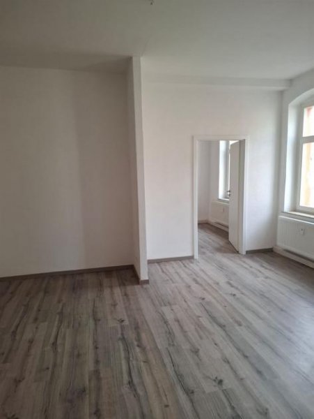 Limbach-Oberfrohna Großzügige 4-Zimmer mit 2xWannenbad, offener Küche und Laminat in guter Lage! Wohnung mieten