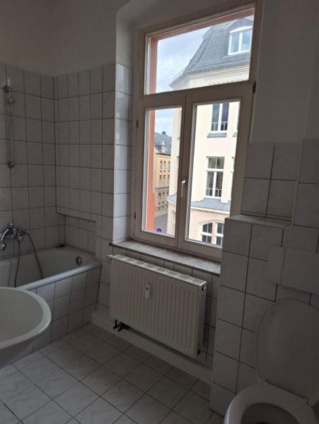 Limbach-Oberfrohna Großzügige 4-Zimmer mit 2xWannenbad, offener Küche und Laminat in guter Lage! Wohnung mieten