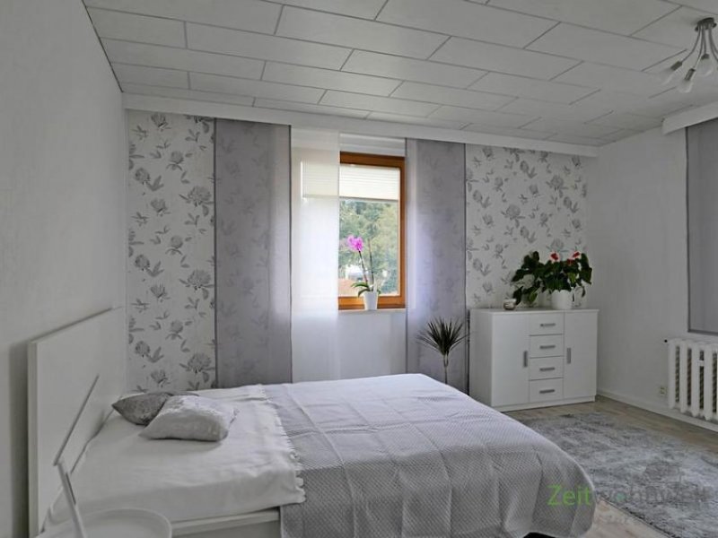 Neukirchen-Adorf (EF0877_M) Chemnitz: Neukirchen/Erzgeb., Bezug in neu renovierte und möblierte 2-Zimmer-Wohnung, ruhige Wohnlage Wohnung mieten