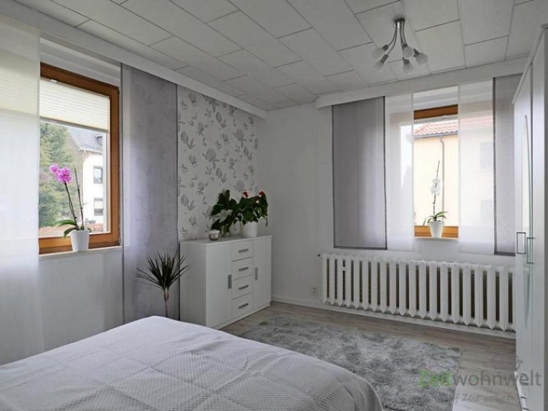 Neukirchen-Adorf (EF0877_M) Chemnitz: Neukirchen/Erzgeb., Bezug in neu renovierte und möblierte 2-Zimmer-Wohnung, ruhige Wohnlage Wohnung mieten