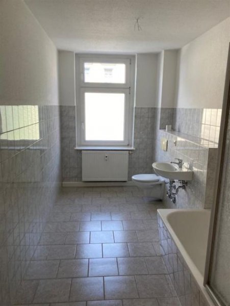 Wittgensdorf *** Großzügige 2-Zimmer mit Laminat und Wanne in guter Lage!!! *** Wohnung mieten