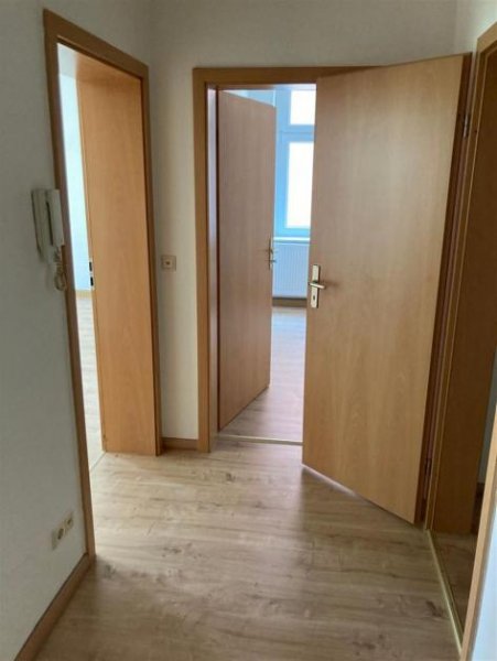 Wittgensdorf *** Großzügige 2-Zimmer mit Laminat und Wanne in guter Lage!!! *** Wohnung mieten