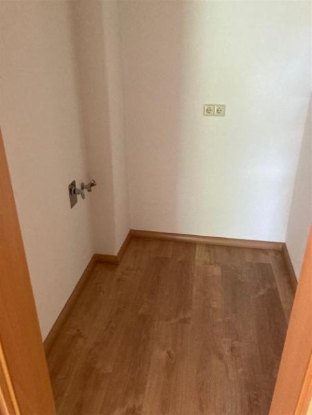 Wittgensdorf *** Großzügige 2-Zimmer mit Laminat und Wanne in guter Lage!!! *** Wohnung mieten