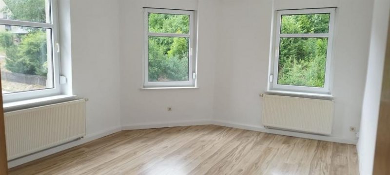 Wittgensdorf ** Kleine 3-Zimmer mit Laminat, Einbauküche und Wannenbad zum Toppreis! ** Wohnung mieten