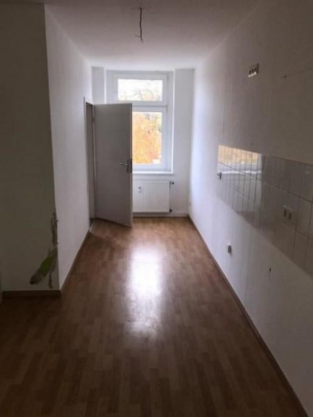 Hartmannsdorf (Landkreis Mittelsachsen) Großzügige 2-Zimmer mit Laminat und Wannenbad mit Fenster in guter Lage! Wohnung mieten