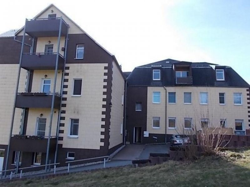 Taura Große DG 2-Zimmer mit Balkon, Laminat, 2x Abstellraum und Wanne in idyllischer Lage! Wohnung mieten