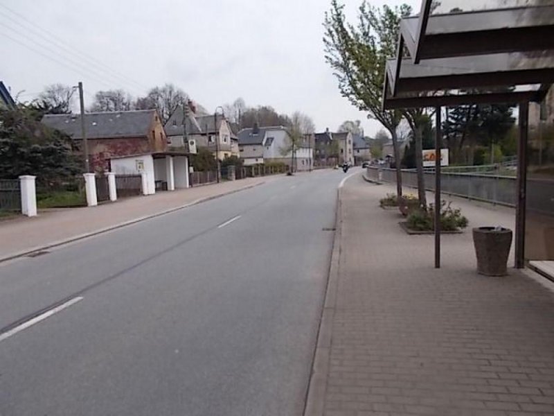 Oberlungwitz *** Großzügige 2-Zimmer mit Laminat, Wannenbad und Balkon! Stellplatz o. Carport mgl. *** Wohnung mieten