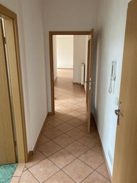 Oberlungwitz Großzügige 3-Zi. mit Lam., 2xBlk., Carport, Stellplatz und offener Küche in guter Lage! Wohnung mieten