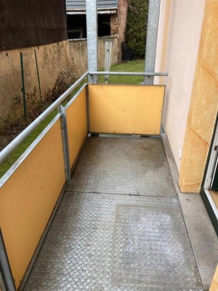 Oberlungwitz Großzügige 3-Zi. mit Lam., 2xBlk., Carport, Stellplatz und offener Küche in guter Lage! Wohnung mieten