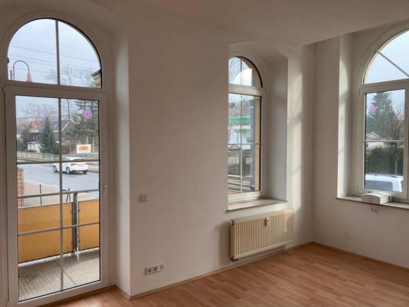 Oberlungwitz Großzügige 3-Zi. mit Lam., 2xBlk., Carport, Stellplatz und offener Küche in guter Lage! Wohnung mieten