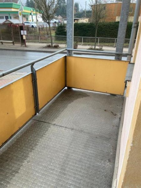 Oberlungwitz Großzügige 3-Zi. mit Lam., 2xBlk., Carport, Stellplatz und offener Küche in guter Lage! Wohnung mieten