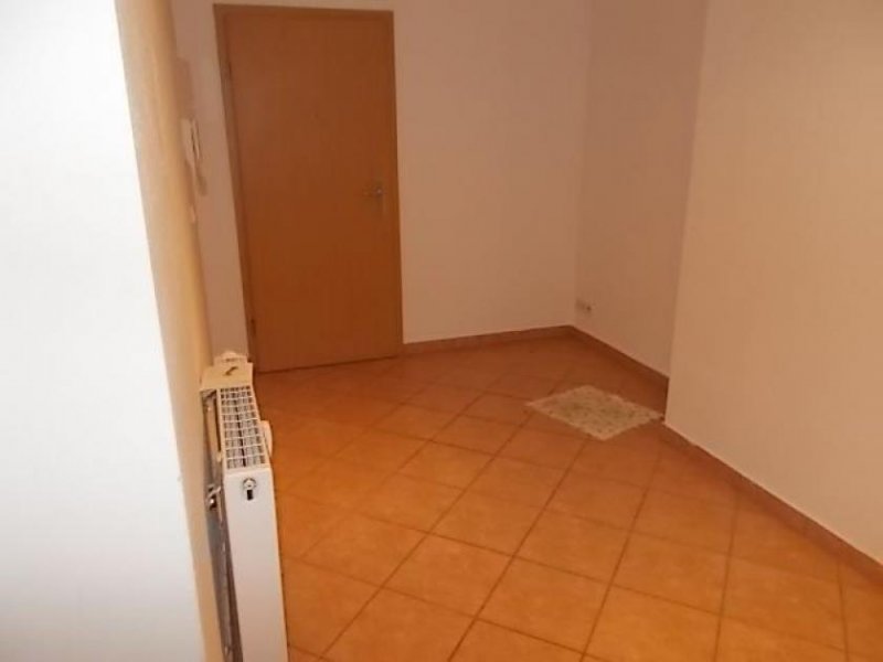 Oberlungwitz *** Großzügige 3-Zimmer mit Laminat, Wannenbad und Balkon! Carport oder Stellplatz mgl. Wohnung mieten
