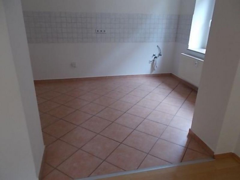 Oberlungwitz *** Großzügige 3-Zimmer mit Laminat, Wannenbad und Balkon! Carport oder Stellplatz mgl. Wohnung mieten
