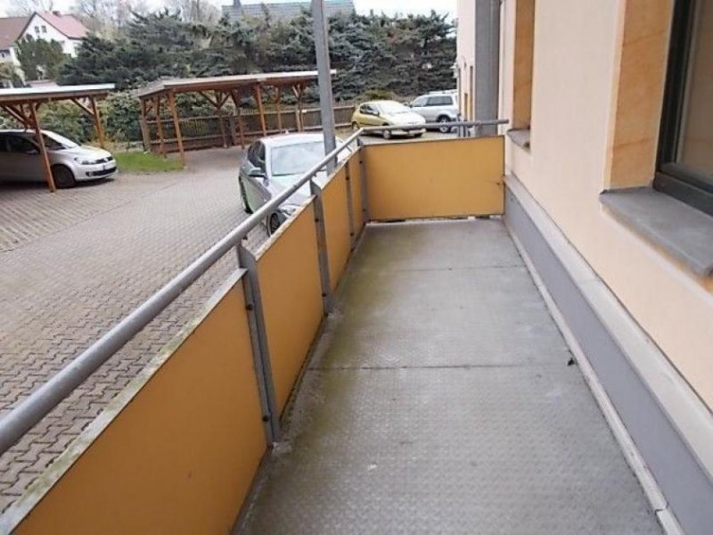 Oberlungwitz *** Großzügige 3-Zimmer mit Laminat, Wannenbad und Balkon! Carport oder Stellplatz mgl. Wohnung mieten