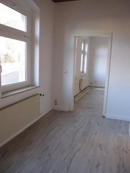 Niederwiesa * Kompakte 3-Zimmer mit Laminat, EBK und Wanne in guter Lage! * Wohnung mieten