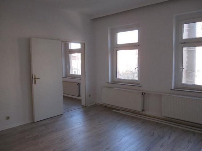 Niederwiesa * Kompakte 3-Zimmer mit Laminat, EBK und Wanne in guter Lage! * Wohnung mieten