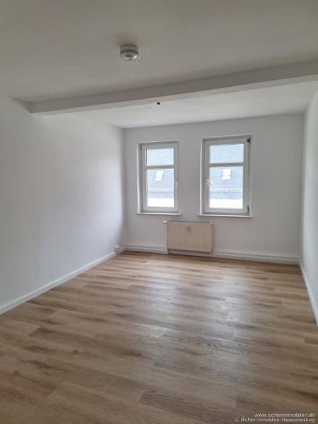 Freiberg Geräumige 2-Zimmer-Wohnung im Dachgeschoss, frisch renoviert Wohnung mieten