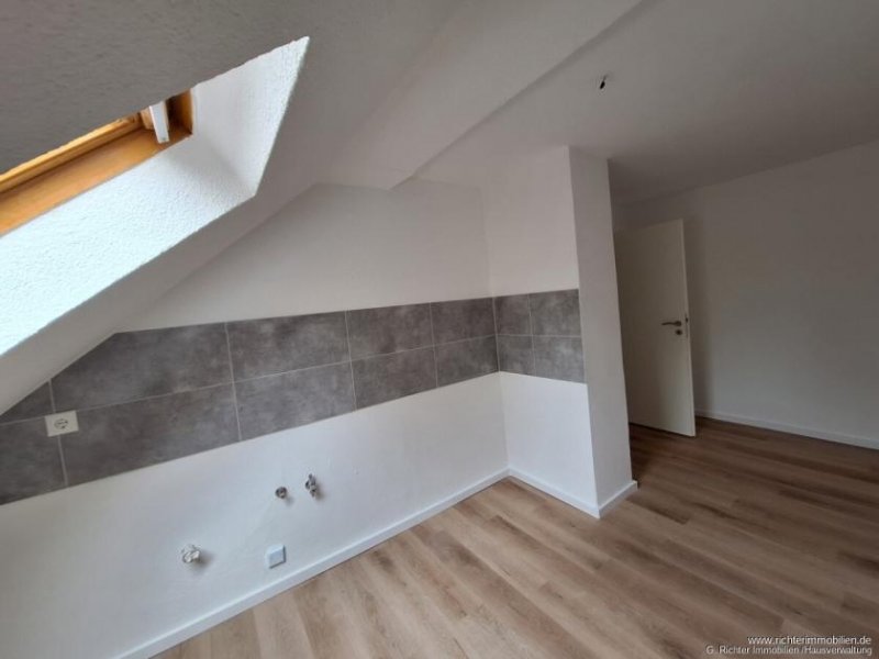 Freiberg Geräumige 2-Zimmer-Wohnung im Dachgeschoss, frisch renoviert Wohnung mieten