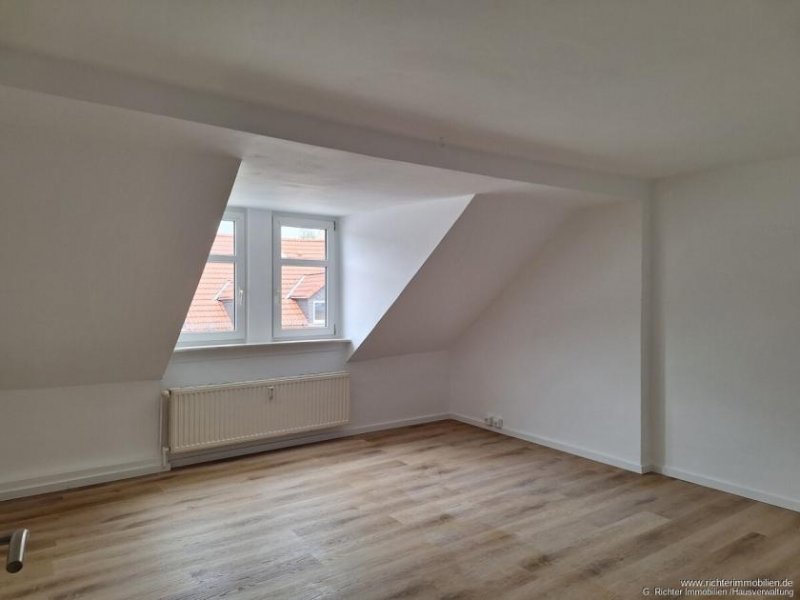 Freiberg Geräumige 2-Zimmer-Wohnung im Dachgeschoss, frisch renoviert Wohnung mieten