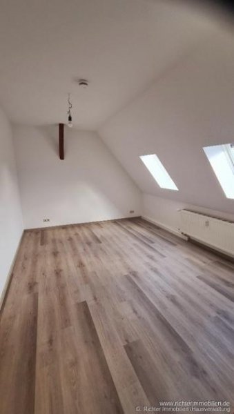 Freiberg Geräumige 2-Zimmer-Dachgeschosswohnung mit Einbauküche Wohnung mieten