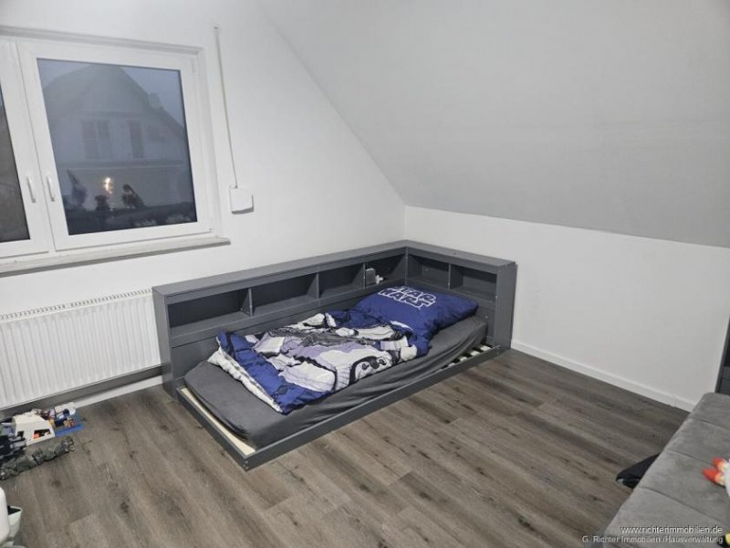 Freiberg Geräumige 4-Zimmer-Wohnung im Dachgeschoss mit Galerie, Dachterrasse und Garten in Zug bei Freiberg Wohnung mieten